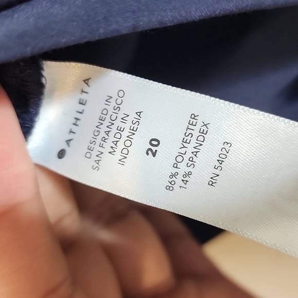 Athleta Navy Women's Shorts - Picture 9 of 9
